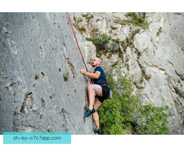 攀岩入门必读：初学者攀岩技巧与安全知识