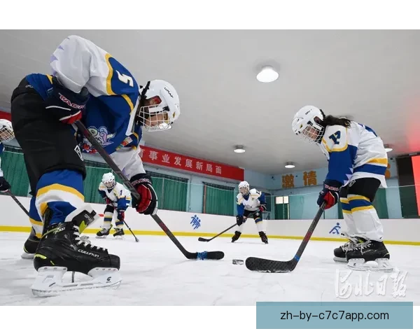 激情澎湃 冰球邀请赛再掀高潮