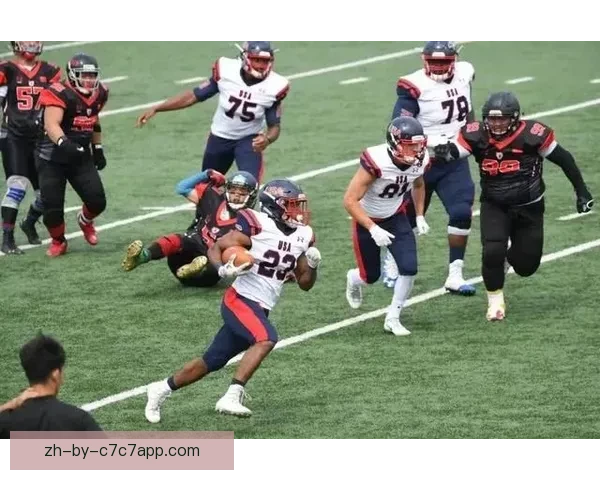 激战场上的硬汉风采：橄榄球公开赛掠影